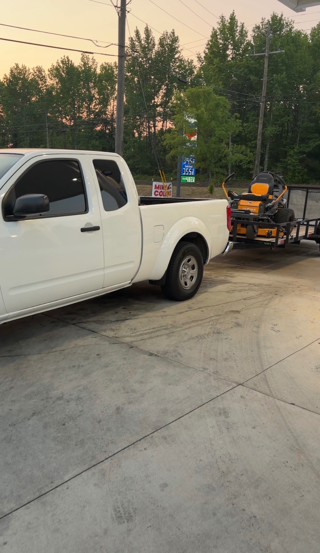 Lawn To The Max truck and trailer